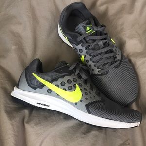 NIKE running shoes (downshifter 7)